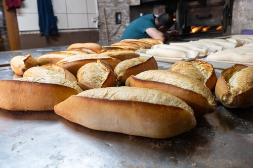 Pane appena sfornato shutterstock 2423920185