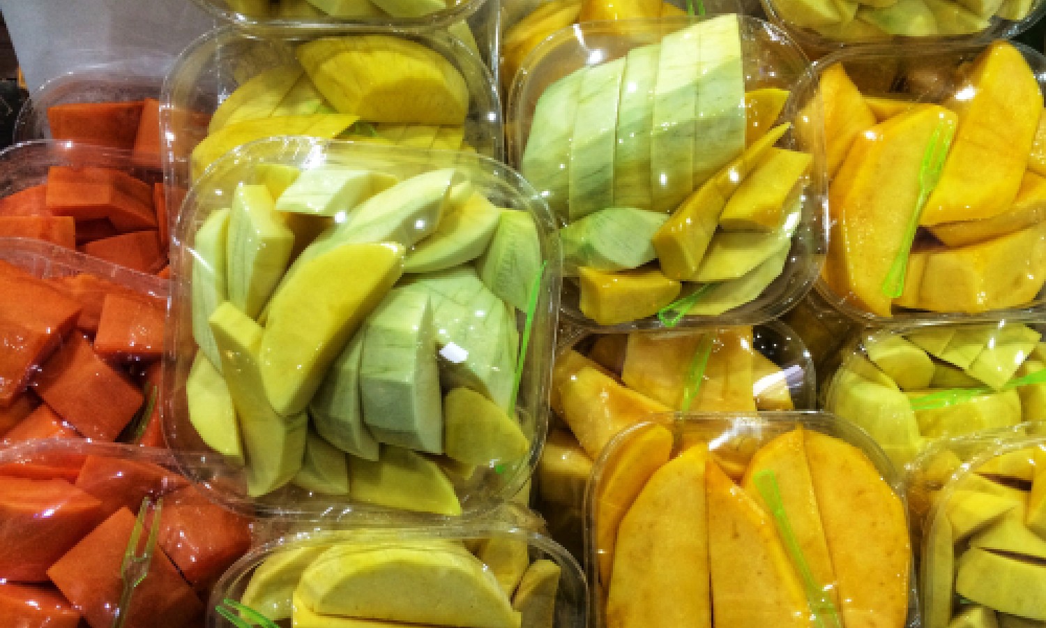 Vietati dal 2030 gli imballaggi in plastica monouso per frutta e verdura fresca